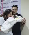 Penyanyi Nindy dan suami, Askara Parasady sengaja memilih tanggal cantik untuk kelahiran anak keduanya. Bayi berjenis kelamin perempuan itu lahir pada Senin, (10/10/2016) pukul 10.49 WIB. (Galih W. Satria/Bintang.com)