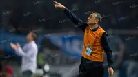 Pelatih Arema Cronus, Milomir Seslija, merupakan pelatih berusia 51 tahun yang berasal dari Sarajevo, Bosnia. (Bola.com/Vitalis Yogi Trisna)