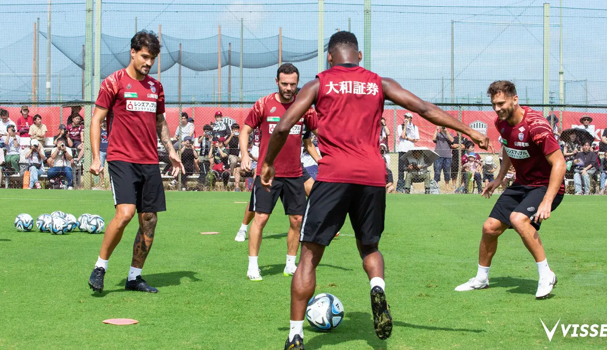 Kedua tim baik Sanfrecce Hiroshima dan Vissel Kobe sama-sama punya bintang asing yang dimiliki kedua tim seperti Nassim Ben Khalifa, Douglas Vieira, Lincoln, hingga yang terbaru Juan Mata. (X/@visselkobe)