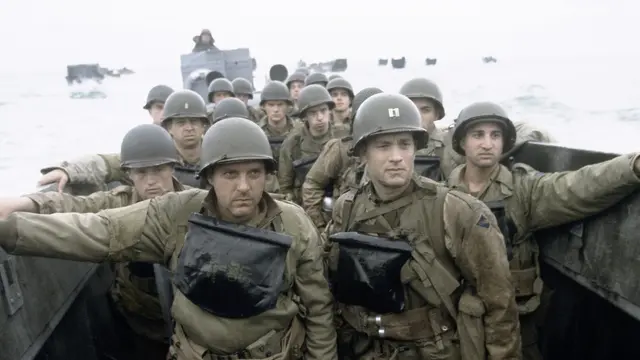 Tom Sizemore dan Tom Hanks di Saving Private Ryan. (Paramount Pictures via IMDb)