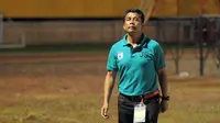 Jafri Sastra memadukan pemain muda dalam skuat Persipura. (Liputan6.com/Helmi Fithriansyah)