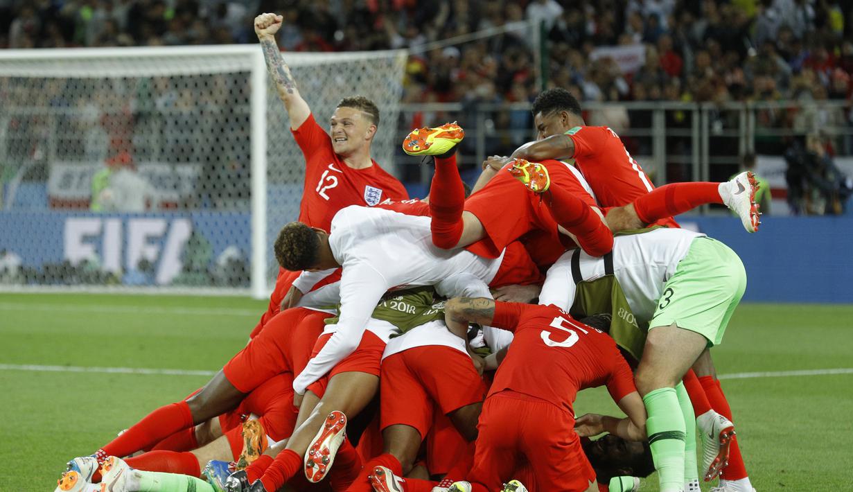 Para pemain Inggris merayakan kemenangan atas Kolombia pada babak 16 besar Piala Dunia di Stadion Spartak, Moskow, Selasa (3/7/2018). Inggris menang 1-1 (4-3) atas Kolombia. (AP/Victor Caivano)