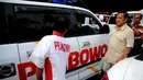 Sekitar 20 mobil berisi para relawan kesehatan diberangkatkan secara langsung oleh Prabowo Subianto, Minggu (16/03/14) (Liputan6.com/Helmi Fithriansyah)