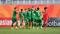 Para pemain Irak U-20 merayakan gol ke gawang Timnas Indonesia U-20 yang dicetak Hayder Abdulkareem Tofee pada laga matchday pertama Grup A Piala Asia U-20 2023 di Lokomotiv Stadium, Tashkent, Uzbekistan, Rabu (1/3/2023). (the-afc.com)