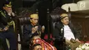 Presiden RI Joko Widodo dan Wapres Jusuf Kalla ketika berdoa dalam Sidang Tahunan MPR RI Tahun 2017 yang dibuka oleh Ketua MPR Zulkifli Hasan di Gedung Parlemen Senayan, Jakarta, Rabu (16/08). (Liputan6.com/Johan Tallo)