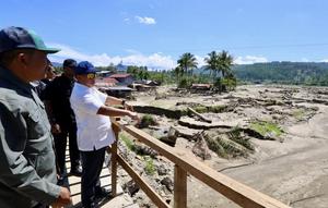 Menteri Dalam Negeri (Mendagri) Muhammad Tito Karnavian ymeninjau persawahan Aih Badak di Kecamatan Dabun Gelang, Kabupaten Gayo Lues, Aceh, Minggu (11/1/2026). (Foto: Puspen Kemendagri).