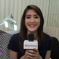 Tak mau kalah dengan para selebriti lainnya. Elma eks-Princess ikuti trend wanita masa kini, yaitu melakukan sulam pada alisnya agar terlihat lebih cantik dan tampil percaya diri.