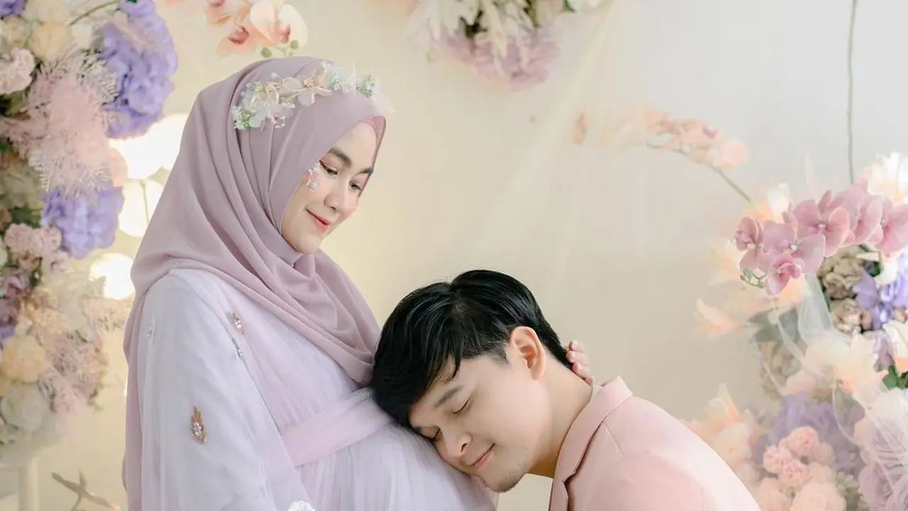 8 Gaya Maternity Shoot Anisa Rahma dan Anandito, Tampil Menawan