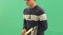 Lyla memanfaatkan teknologi edting gambar dan lebih banyak menggunakan layar hijau ketika proses pembuatan video klip ‘Turis’ ini. Dharma sang keyboardist dan kawan-kawan harus berimajinasi disini. (Nurwahyunan/Bintang.com)