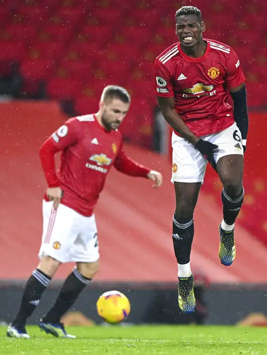 Reaksi pemain Manchester United Paul Pogba saat laga melawan Sheffield United pada pertandingan Liga Inggris di Old Trafford, Manchester, Inggris, Rabu (27/1/2021). Sheffield United menang 2-1. (AP Photo/Tim Keeton,Pool)