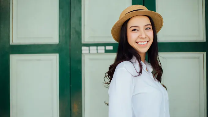 perempuan dan kalem bahagia
