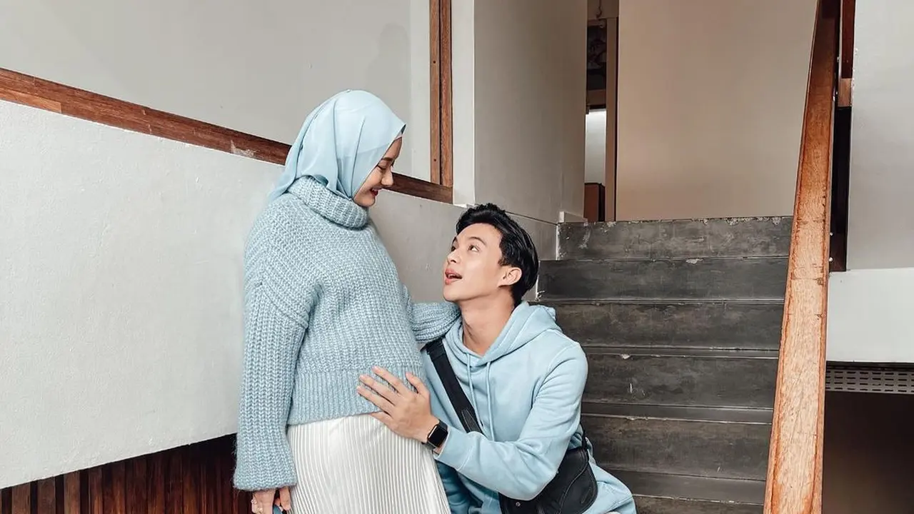 6 Potret Rey Mbayang Dampingi Dinda Hauw Selama Hamil, Makin Romantis