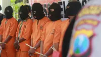 Bekas Kecupan Merah di Leher Ungkap Kelakuan Bejat Ayah Cabul