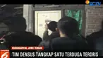 Penangkapan Z disebutkan berlangsung cepat dan sempat terdengar suara tembakan peringatan.