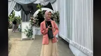 Viral Pasangan Pengantin Beri Suvenir Bibit Tanaman untuk Tamu Undangan.&nbsp; foto: TikTok @iilmafitri