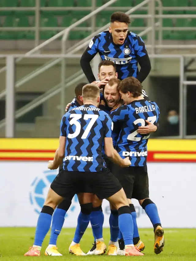 FOTO: Diwarnai Perkelahian, AC Milan Taklukkan Inter Milan di San Siro