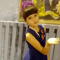 Berniat menggembalakan domba milik kakek dan neneknya, gadis yang masih berusia 11 tahun ini tewas tersambar petir. 