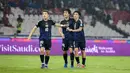 <p>Tiga pemain Jepang, Ritsu Doan, Koki Ogawa, dan Takumi Minamino, merayakan keberhasilan mencetak gol ke gawang Timnas Indonesia dalam laga Kualifikasi Piala Dunia 2026 zona Asia di Stadion Utama Gelora Bung Karno (SUGBK) Senayan, Jakarta, Jumat (15/11/2024). (Bola.com/Abdul Aziz)</p>