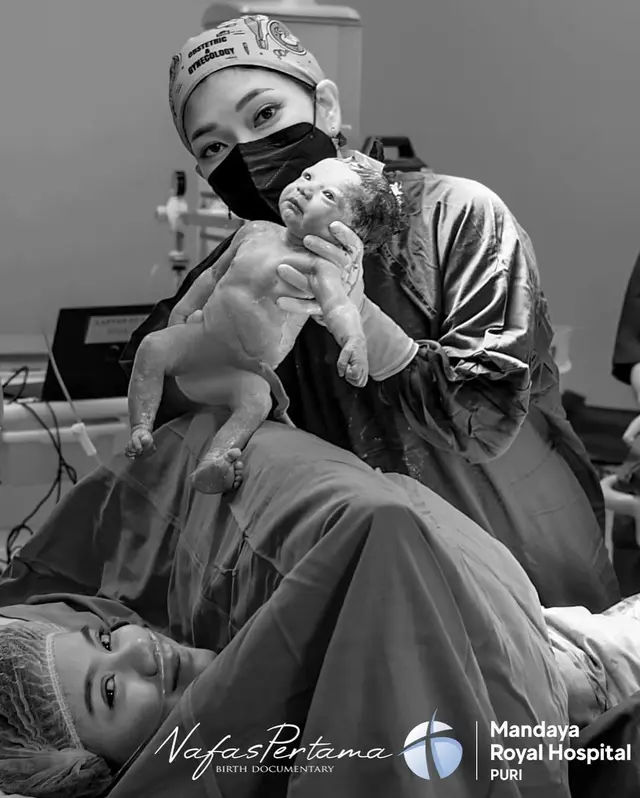 Jadi ibu di usia 22 tahun, ini 7 momen bahagia Kayess melahirkan anak pertama di hari valentine