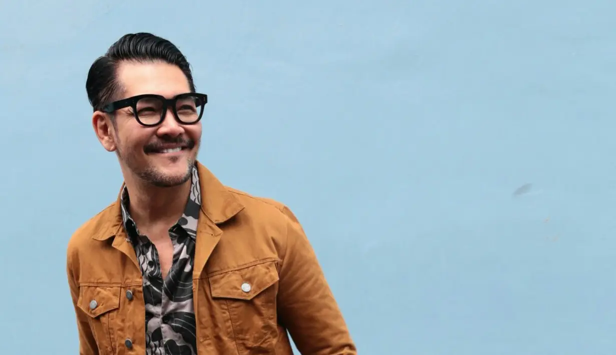 Usia aktor senior Ferry Salim menginjak 50 tahun. Meski sudah kepala lima, banyak warganet yang memujinya awet muda. Lantas apa rahasia ayah Brandon Salim selalu terlihat awet muda. (Nurwahyunan/Bintang.com)