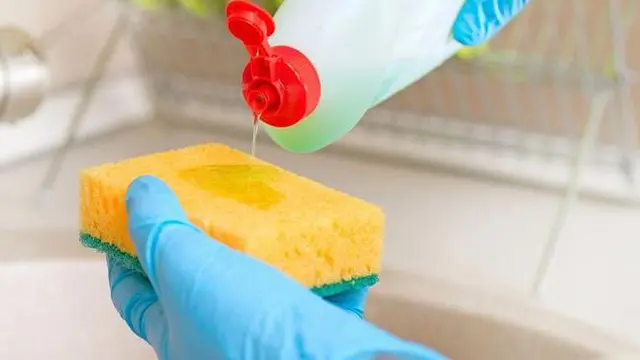 Cara Terbaik Bersihkan Spons Cuci Piring
