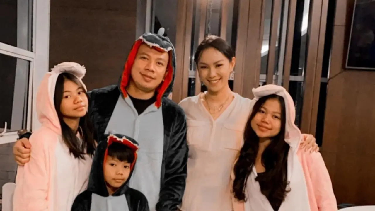 6 Momen Kalina Ocktaranny Bareng Anak-anak Vicky Prasetyo, Makin Akrab