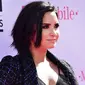 Senyum manis Demi Lovato saat berpose menghadiri acara Billboard Music Awards 2016 di Las Vegas, Nevada, (22/5). Demi Lovato tampil cantik dengan busana seksi yang menerawang . (David Becker / Getty Images / AFP)