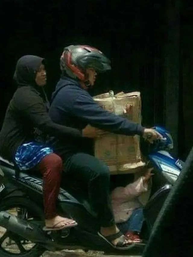 5 Potret Nyeleneh Orangtua Saat Membonceng Anak, Bikin Geleng Kepala