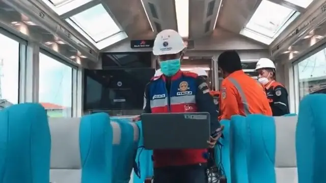 PT. KAI (Persero) baru saja melakukan modifikasi dari kereta kelas eksekutif biasa menjadi kereta panoramic pertama di Indonesia.