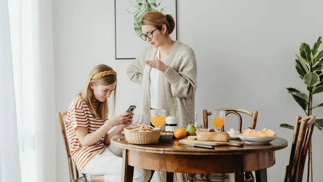 4. Menyepelekan Perasaan Anak