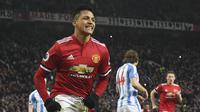 Alexis Sanchez menyumbang satu gol saat Manchester United (MU) mengalahkan Huddersfield Town pada pekan ke-26 Liga Inggris di Old Trafford, Sabtu (3/2/2018). MU menang 2-0. (PAUL ELLIS / AFP)