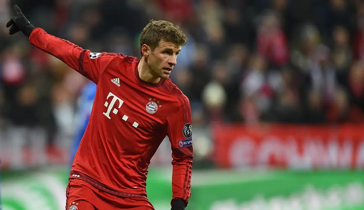 4. Meskipun terus menolak jika dikatakan akan pindah dari Bayern Munchen. Hal itu tidak membuat Manchester City berhenti menggoda striker asal Jerman, Thomas Muller untuk kembali bermain bersama Guardiola. (AFP/Christof Stache)