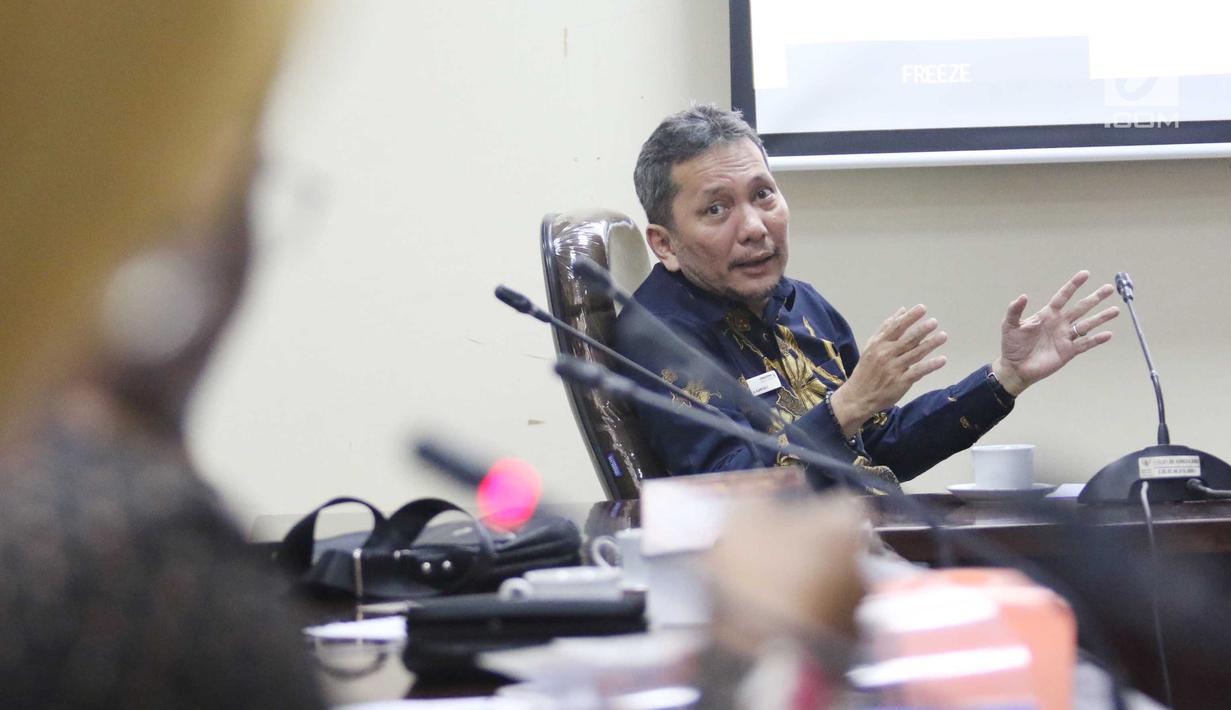 Anggota Ombudsman RI, Ahmad Alamsyah Saragih saat dialog bahas pembangunan mega proyek Kota Miekarta dengan Direktur Lippo Cikarang Ju Kian Salim dan Direktur Komunikasi Lippo Group Danang di Jakarta, Jumat (8/9). (Liputan6.com/Angga Yuniar)