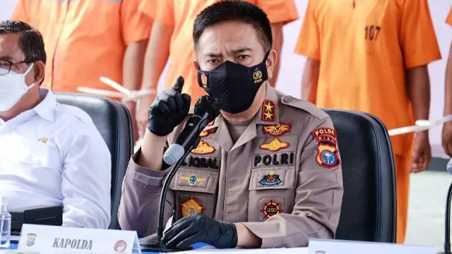 Kapolda Riau Irjen Mohammad Iqbal dalam konferensi pers penangkapan oknum polisi terlibat narkoba.