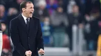 Pelatih Juventus, Massimilano Allegri kegirangan usai timnya membobol gawang Inter Milan pada lanjutan Serie A di Juventus Stadium, Minggu (5/2/2017). Juventus menang 1-0. (Alessandro Di Marco/ANSA via AP)