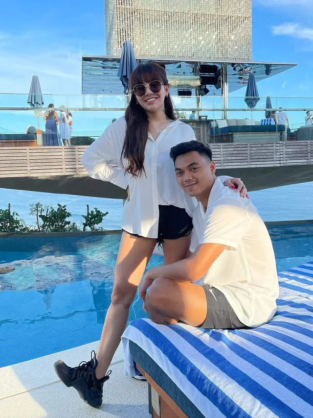 Akui dapat Restu Orang Tua, Ini 6 Potret Alfath Fathier dengan Istri Barunya