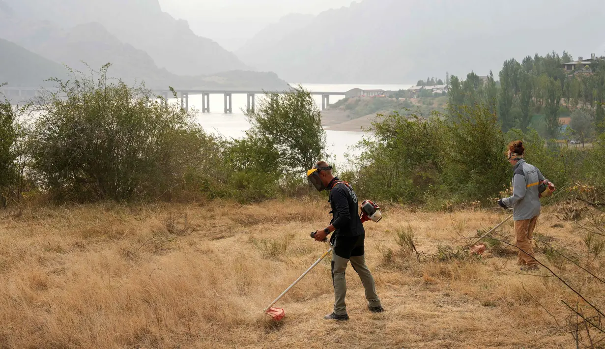 Diketahui, Spanyol menghadapi kebakaran hutan bersejarah di lebih dari 51 lokasi di seluruh wilayah. (CESAR MANSO/AFP)