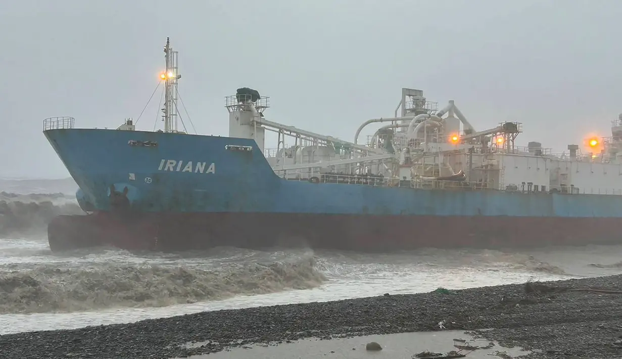 Topan ini merupakan yang terkuat melanda Taiwan dalam delapan tahun terakhir. (Foto: Handout/TAIWAN COAST GUARD/AFP)