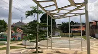 Suasana Taman Maju Bersama (TMB) Assakinah di kawasan Kebagusan, Jakarta, Kamis (27/2/2020). Gubernur DKI Jakarta Anies Baswedan akan membangun 200 TMB hingga tahun 2022 untuk memenuhi target 30 persen ruang terbuka hijau (RTH) di wilayah Ibu Kota. (Liputan6.com/Immanuel Antonius)