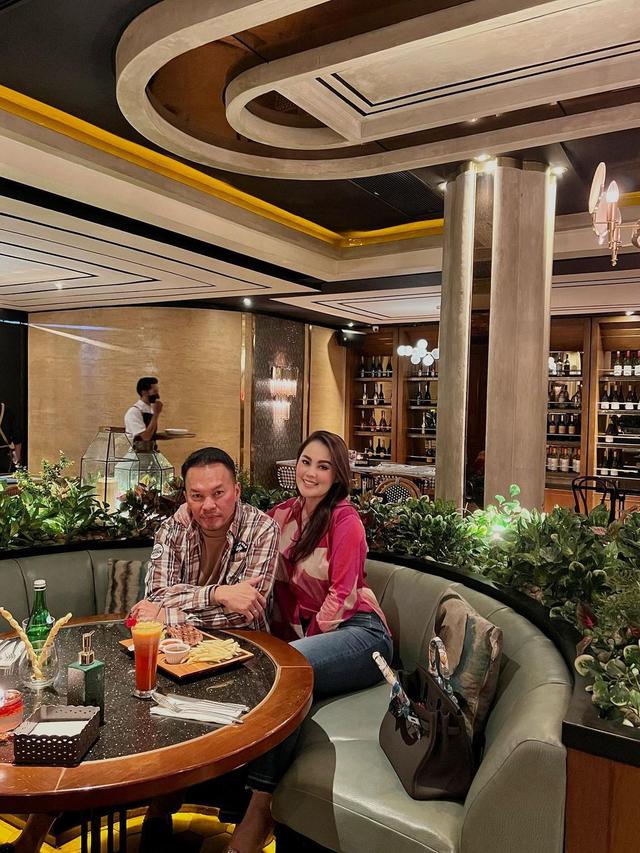 7 Potret Jennifer Dunn yang Kini Pilih Lepas Hijab, Jadi Sorotan