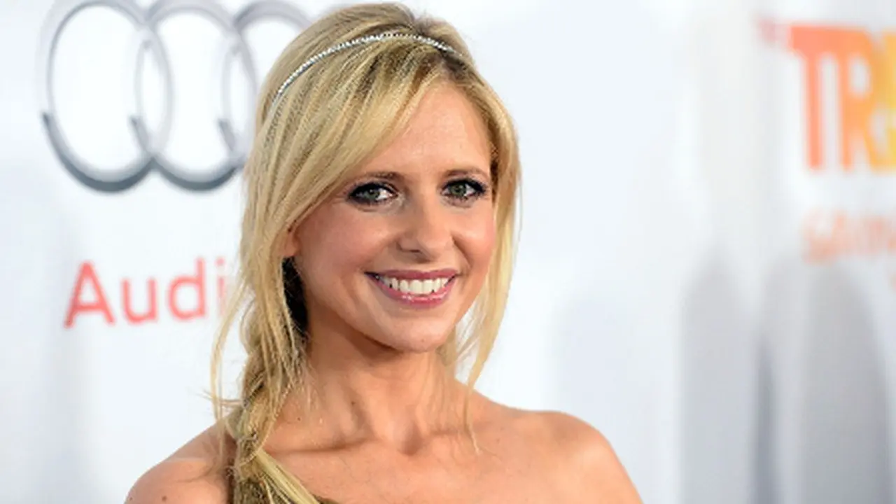 Demi Bertahan Hidup, Sarah Michelle Gellar Jual Minuman Dingin