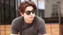 Sebelum dikenal sebagai aktor, Gong Yoo pernah mencoba pekerjaan lain. Menurut Soompi, ia mengaku jika dirinya pernah menjadi VJ pada sebuah acara televisi. (Foto: koreaboo.com)