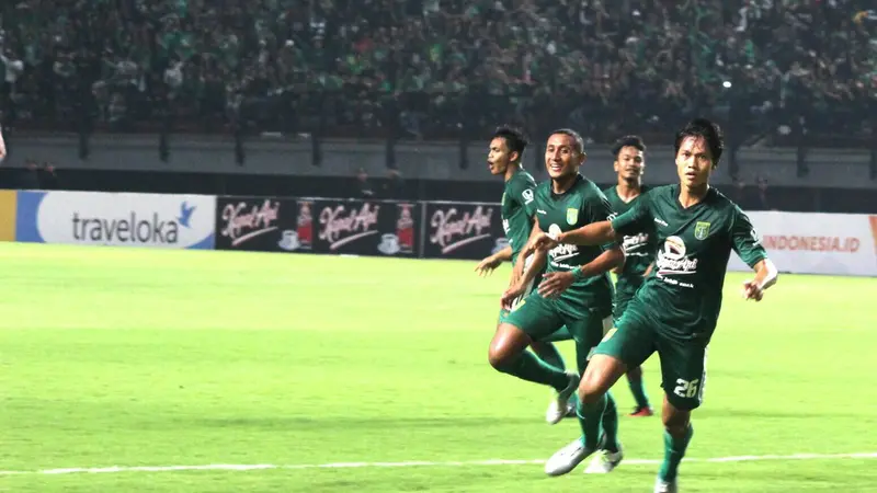 Penyerang Persebaya Surabaya, Rishadi Fauzi.