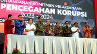 Menteri Koordinator Bidang Perekonomian Airlangga Hartarto dalam acara Penandatanganan Komitmen Pelaksanaan Aksi Pencegahan Korupsi Tahun 2023-2024 di Gedung Merah Putih Komisi Pemberantasan Korupsi pada hari Rabu (8/3/2023). (Dok Kemenko Perekonomian)