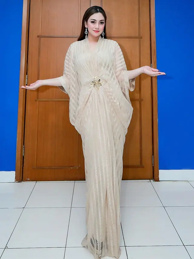 7 Potret Terbaru Celine Evangelista Dalam Busana Muslim Ini Curi Perhatian