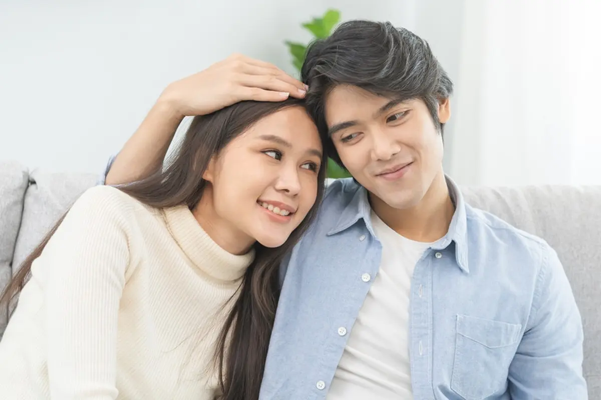 couple kencan bahagia
