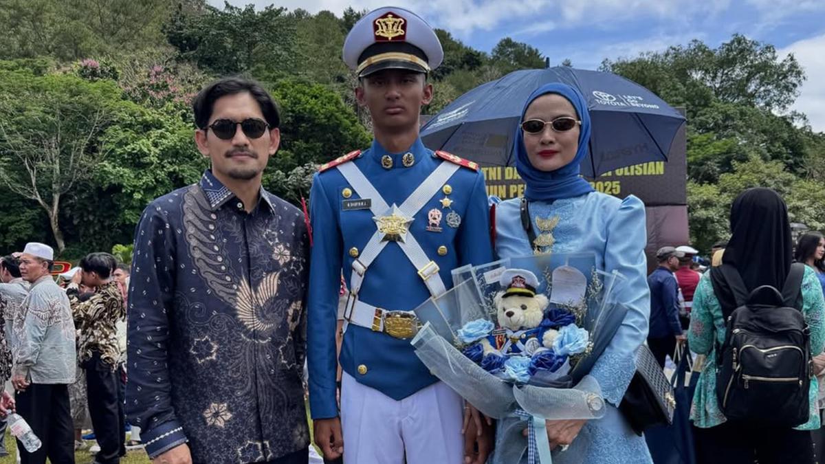 6 Potret Dhofin Anak Ibnu Jamil Wisuda Prajurit Taruna Akmil, Penuh Bangga
