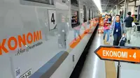 Kereta Api Jarak Jauh Kelas Ekonomi. Foto: Dok KAI