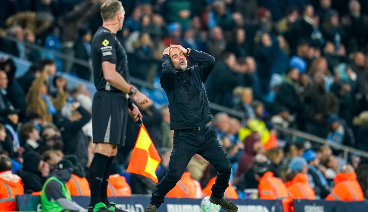 Pelatih Manchester City, Pep Guardiola, tampak kecewa setelah gagal meraih kemenangan saat menjamu Nottingham Forest pada laga Liga Inggris di Etihad Stadium pada Kamis (5/3/2026). (AP Photo/Dave Thompson)