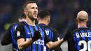Gelandang Inter Milan, Ivan Perisic, merayakan gol yang dicetaknya ke gawang Chievo pada laga Serie A Italia di Stadion San Siro, Milan, Minggu (3/11/2017). Inter menang 5-0 atas Chievo. (AFP/Miguel Medina)
